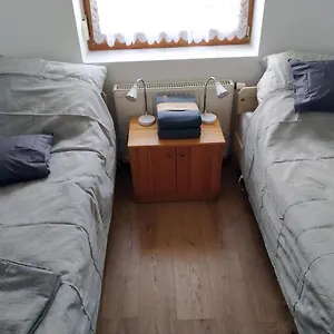  Apartman Tornácos